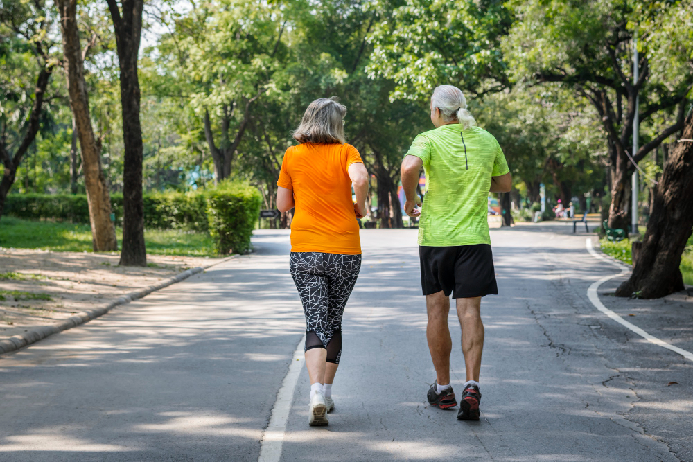 Caminhar, se alimentar bem e manter o cérebro ativo: hábitos simples que podem reduzir o risco de Alzheimer e proteger sua memória.