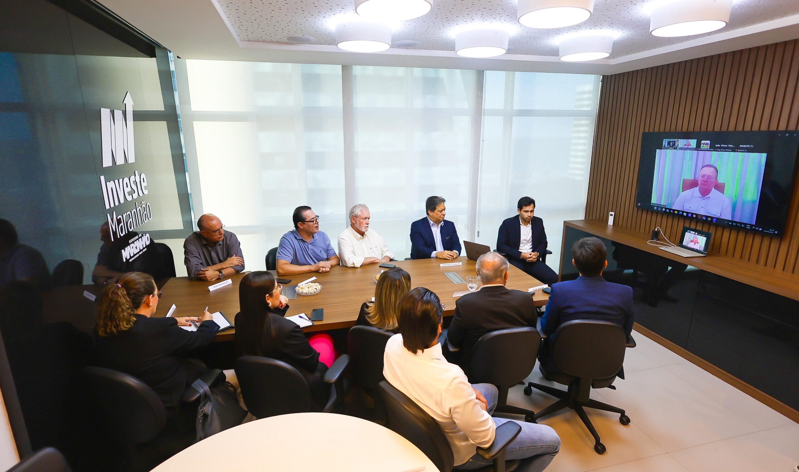 Representantes da Oil Group visitam Maranhão e discutem instalação de refinaria de petróleo na ZPE de Bacabeira, projeto que deve gerar milhares de empregos.