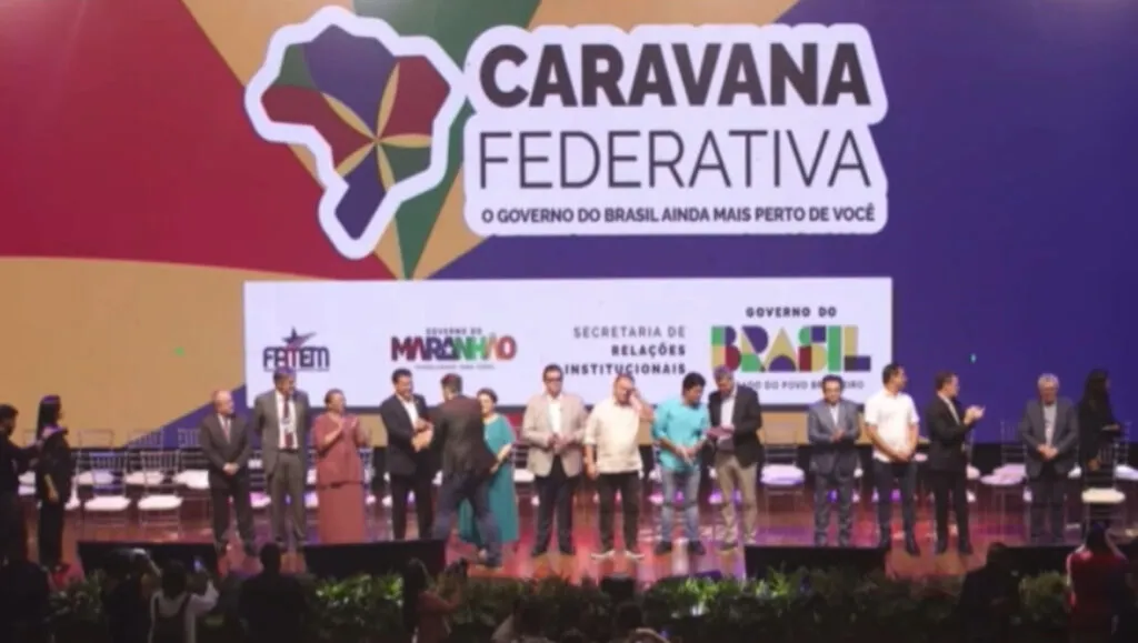 Durante a Caravana Federativa em São Luís, Felipe Camarão passou frio ao lado do governador Carlos Brandão, em gesto que expôs o racha político no Maranhão