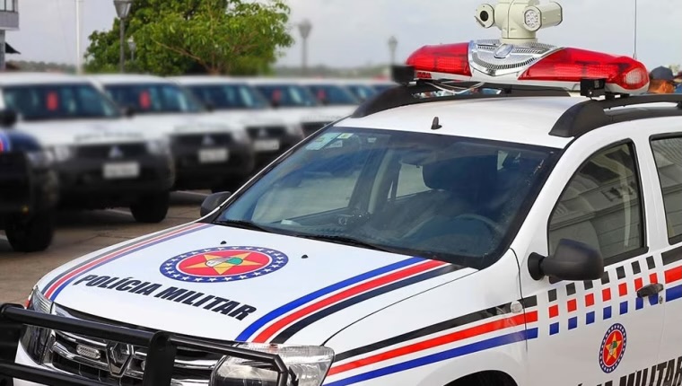 Armas, drogas e farda da PM apreendidas após confronto em Morros