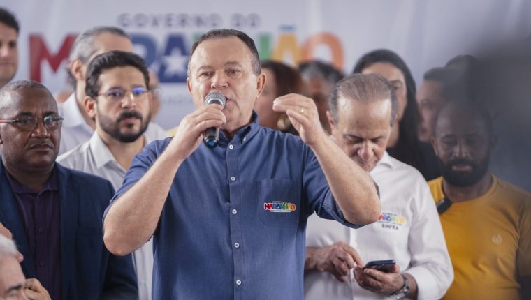 Governador Carlos Brandão durante a inauguração do Terminal de Passageiros da Baixada, onde reafirmou que seguirá entregando obras e não se intimidará com críticas.