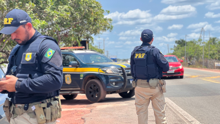 Fiscalização da PRF durante a Operação Independência 2025 no Maranhão, que terminou com aumento nos acidentes e infrações.