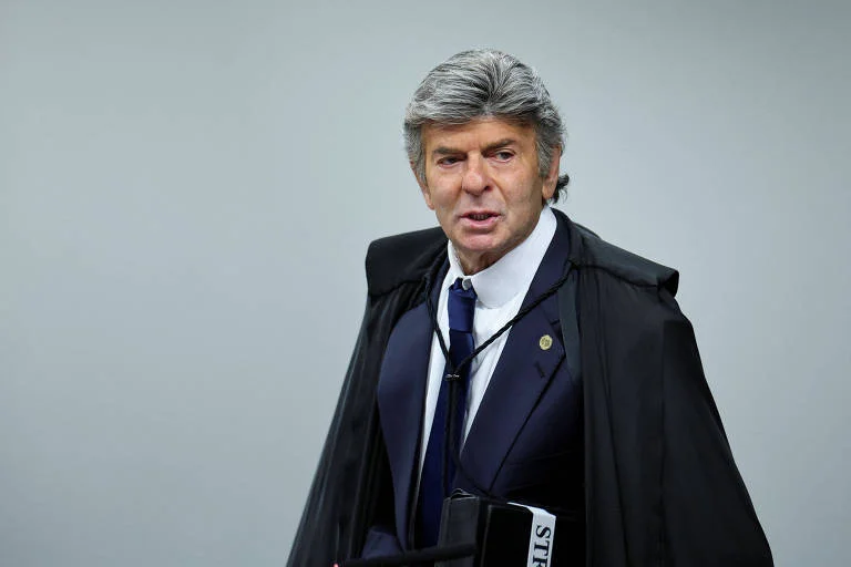 Ministro Luiz Fux durante sessão no STF em que votou pela anulação do processo da trama golpista, divergindo de Alexandre de Moraes e Flávio Dino.