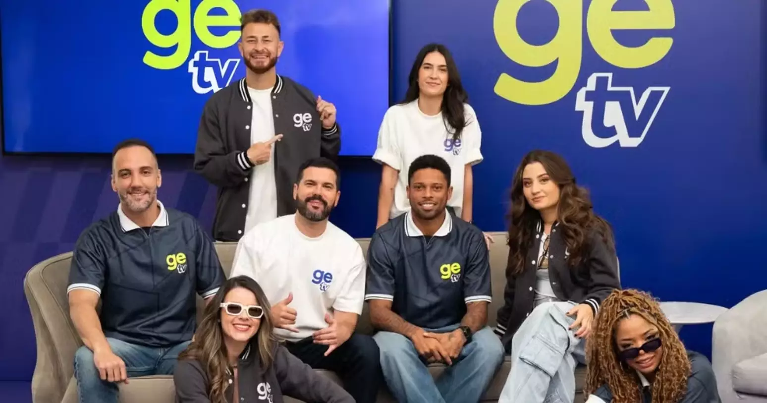 Elenco principal da GE TV: jornalismo esportivo com cara de programa de humor, mas ainda longe do impacto da CazéTV.