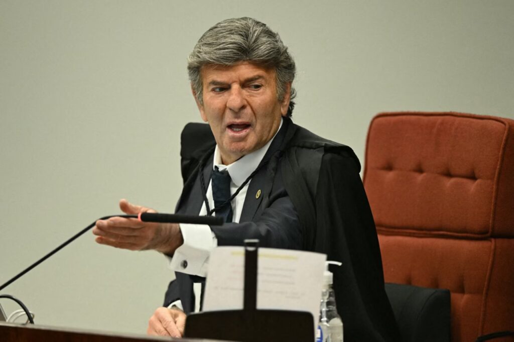 Felipe Camarão reforça aliança com Lula enquanto PT-MA enfrenta racha interno e STF decide futuro de Bolsonaro.